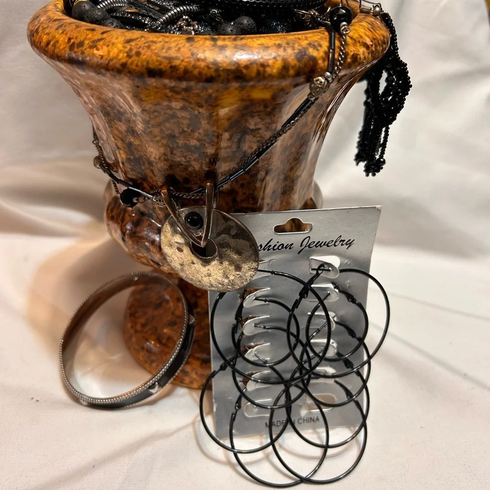 Mystery jewelry jar!!! - Picture 2 of 6